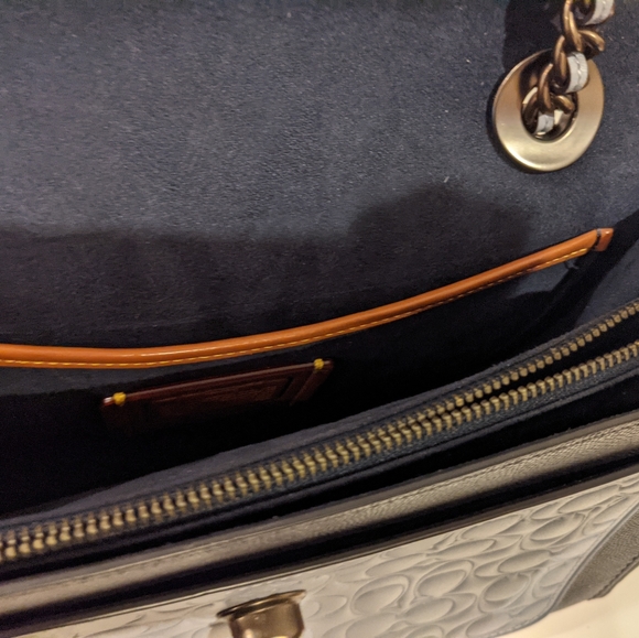 Coach Parker In Signature Leather With Rivets - Picture 10 of 11
